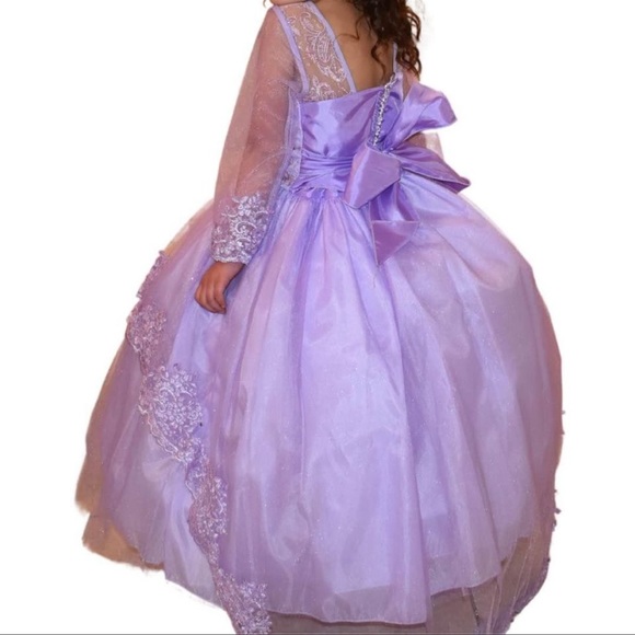 Custom princess dresses in a long sleeve and in color purple! Size 6 - Picture 4 of 16